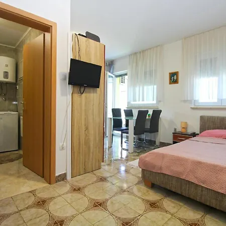 Ferienwohnung Fuer 4 Personen Ca 40 Qm In Pula-fondole, Istrien Istrische Riviera *